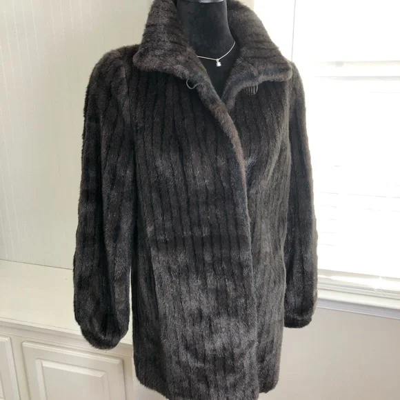 Vintage Jordache faux fur coat - Picture 2 of 16